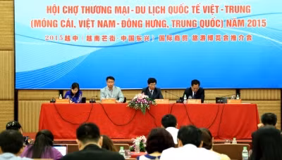 Plus de 400 stands à la foire internationale du commerce et du tourisme Vietnam-Chine 2015 ảnh 1
