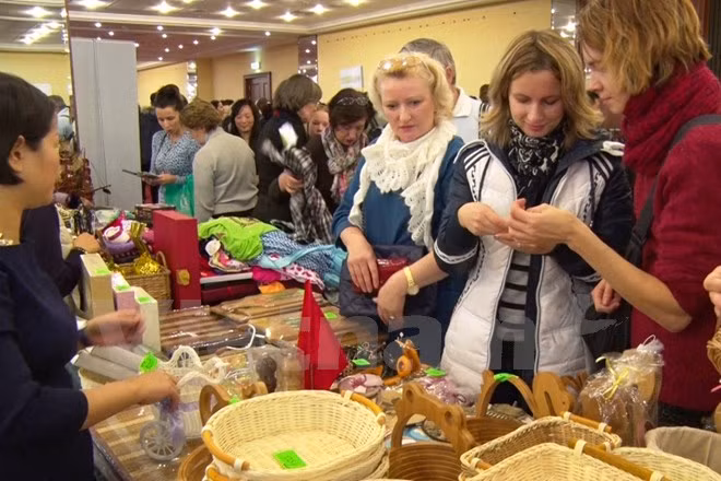 Le Vietnam participe à la Foire caritative d’hiver Bazaar en Russie ảnh 1