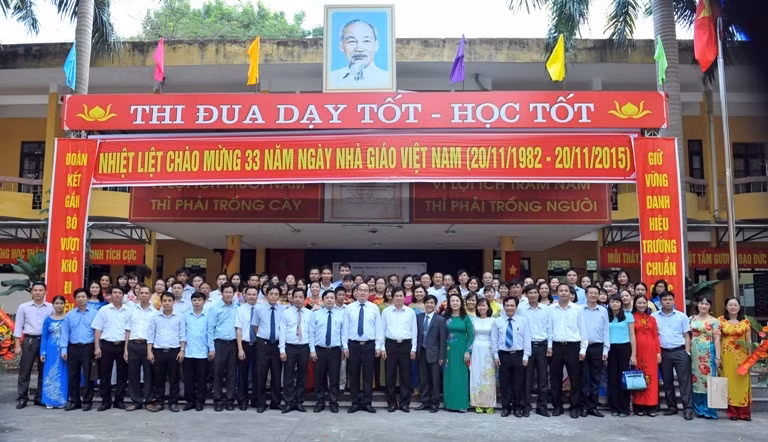 La Journée des enseignants vietnamiens fêtée dignement ảnh 1