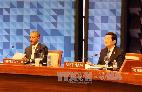 Truong Tan Sang achève sa participation au 23ème sommet de l’APEC ảnh 1