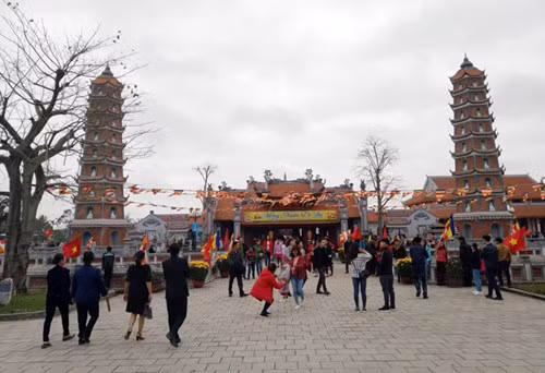 Plus de 145.000 touristes à Quang Binh pendant le Têt traditionnel ảnh 1