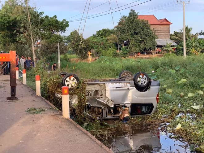Six Vietnamiens décédés dans un accident de circulation au Cambodge ảnh 1