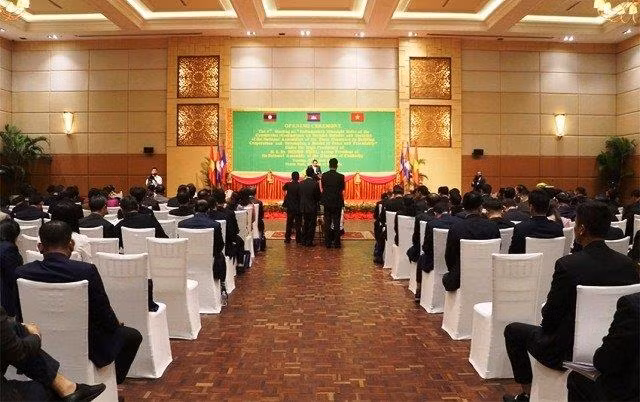 Conférence des Commissions de la défense et de la sécurité des AN du Cambodge, du Laos et du Vietnam ảnh 1