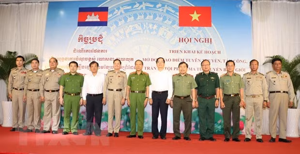 Le Vietnam et le Cambodge lancent une opération contre la drogue dans les zones frontalières ảnh 1
