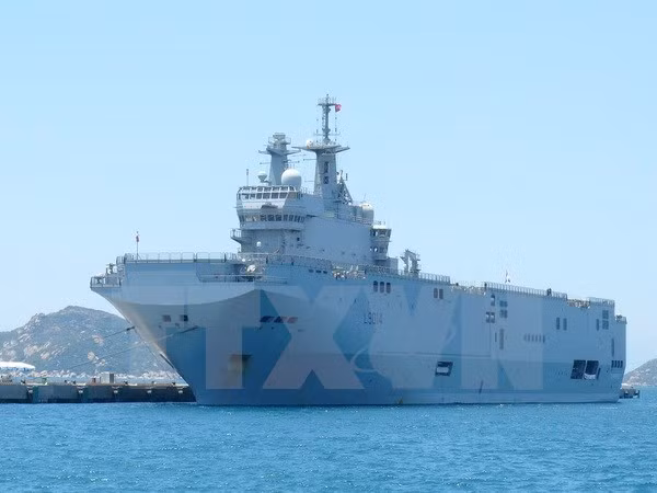 Des navires de la Marine française visitent Hô Chi Minh-Ville ảnh 1