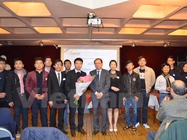 L’Union des étudiants vietnamiens en France tient son 7ème congrès ảnh 1