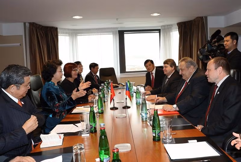 Nguyên Thi Kim Ngân rencontre le président de l’Association R.tchèque – Vietnam ảnh 1