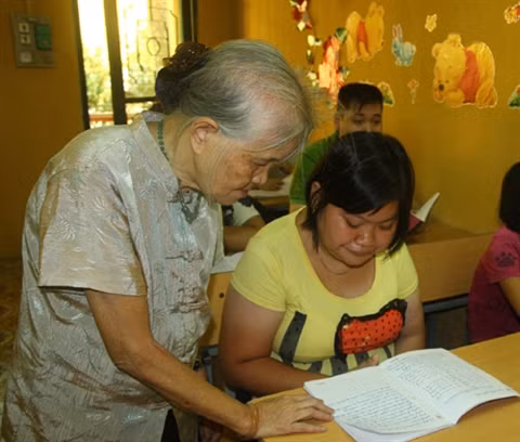 La «classe de cœur» d’une enseignante octogénaire ảnh 1