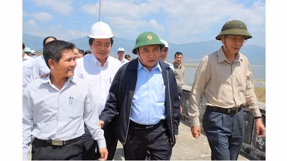 Nguyên Xuân Phuc inspecte les dispositifs anti-sécheresse à Ninh Thuân ảnh 1