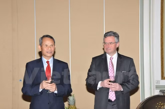 Les parlementaires européens proches du Vietnam organisent des activités pour dynamiser les liens ảnh 1