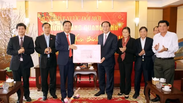 Le général Trân Dai Quang présente ses vœux du Têt à Quang Ninh ảnh 1