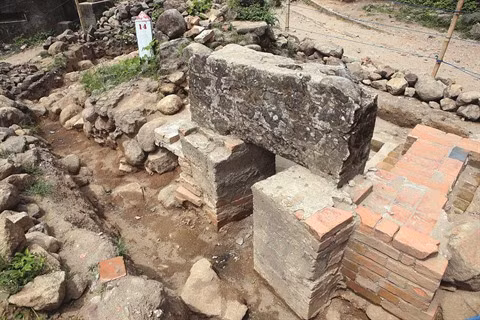 Des vestiges archéologiques à Hai Vân Quan ảnh 2