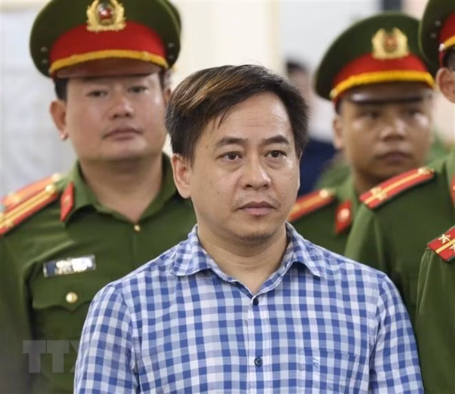 Phan Van Anh Vu et 25 autres personnes poursuivies pour la grande perte de Dong A Bank ảnh 1