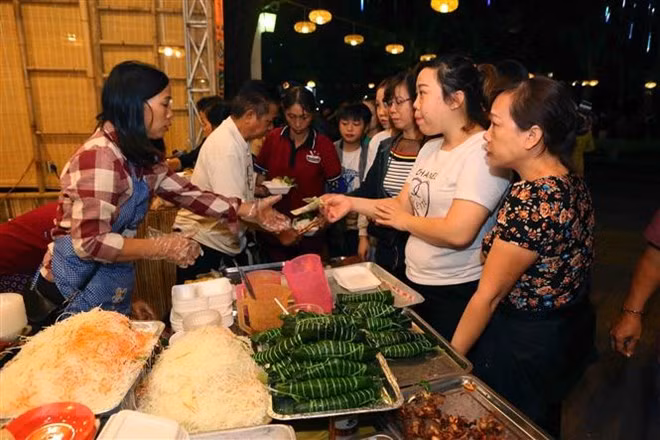 Près de 70.000 visiteurs à la fête de la gastronomie de Hanoï ảnh 1