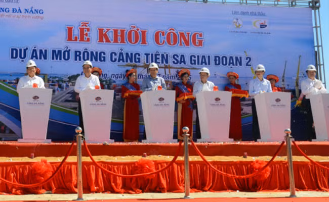 Coup d'envoi de la 2e phase du projet d’agrandissement du port maritime de Tien Sa ảnh 1