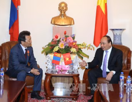 Activités du Premier ministre Nguyên Xuân Phuc en Mongolie ảnh 1