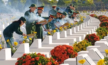 Des Vietnamiens en Ukraine soutiennent la construction du mémorial des martyrs de Gac Ma ảnh 1