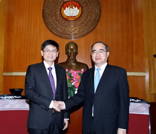Le Vietnam s’attache à renforcer ses liens avec la Chine ảnh 1