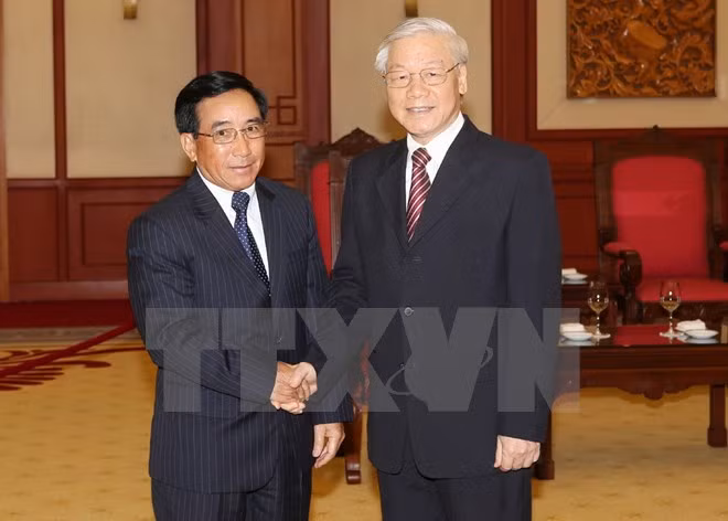 Le secrétaire général Nguyên Phu Trong affirme le soutien vigoureux et total du Vietnam au Laos ảnh 1