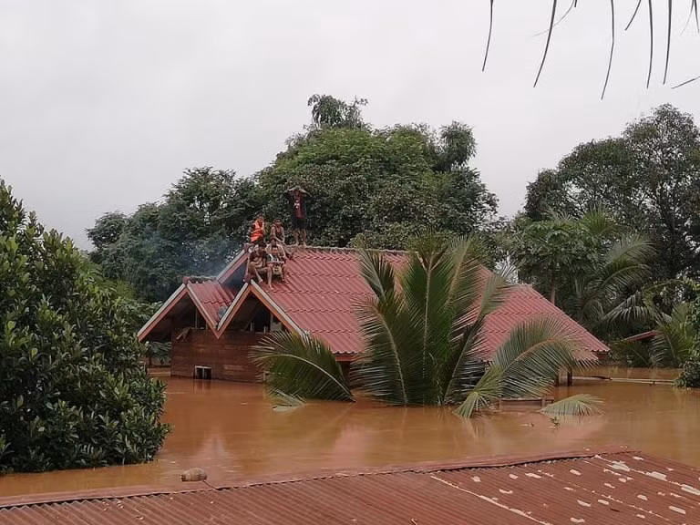 Effondrement d'un barrage au Laos : un groupe sud-coréen octroie dix millions de dollars ảnh 1