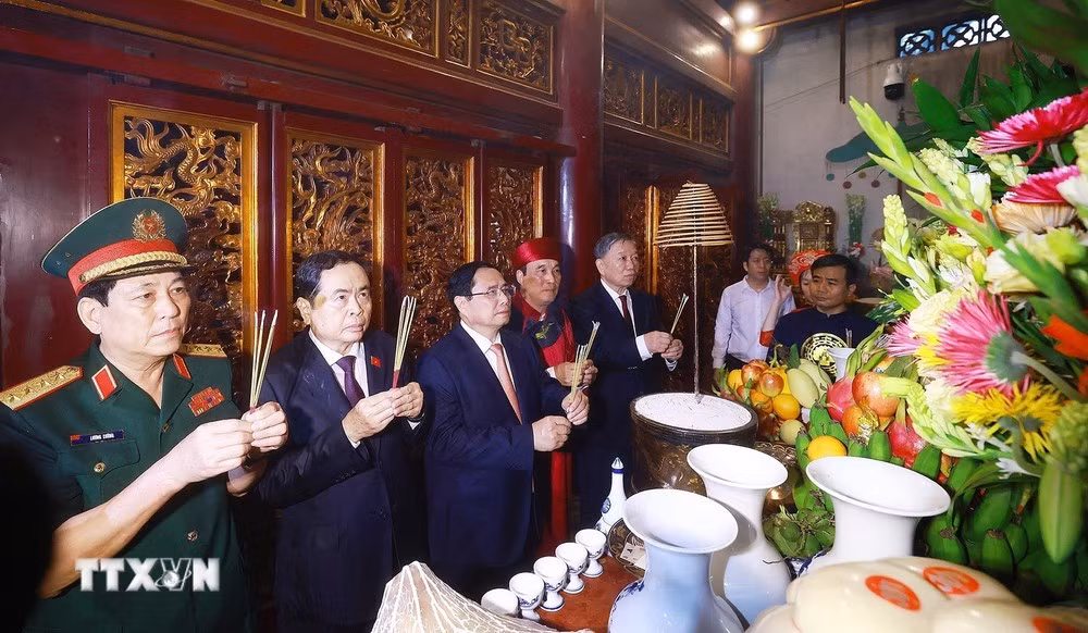 Le PM Pham Minh Chinh assiste à la fête des temples des rois fondateurs Hùng ảnh 2