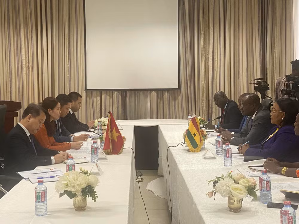 La vice-ministre des Affaires étrangères Nguyen Minh Hang en visite de travail au Ghana ảnh 1