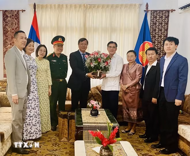 Félicitation des ambassades du Laos en Belgique et à Cuba à l'occasion du Nouvel An du Laos ảnh 2
