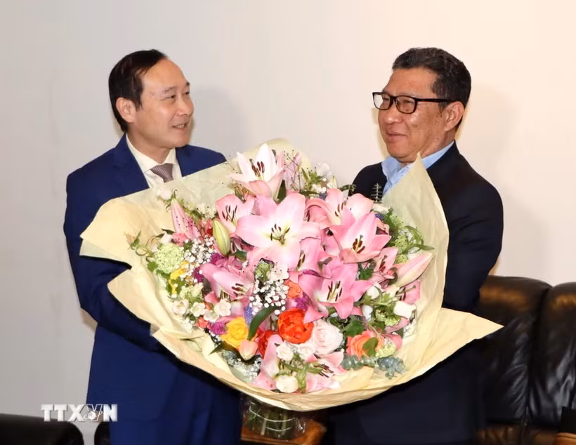 Félicitation des ambassades du Laos en Belgique et à Cuba à l'occasion du Nouvel An du Laos ảnh 1