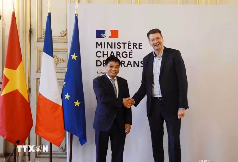 Le Vietnam et la France renforcent leur coopération dans les transports ảnh 1