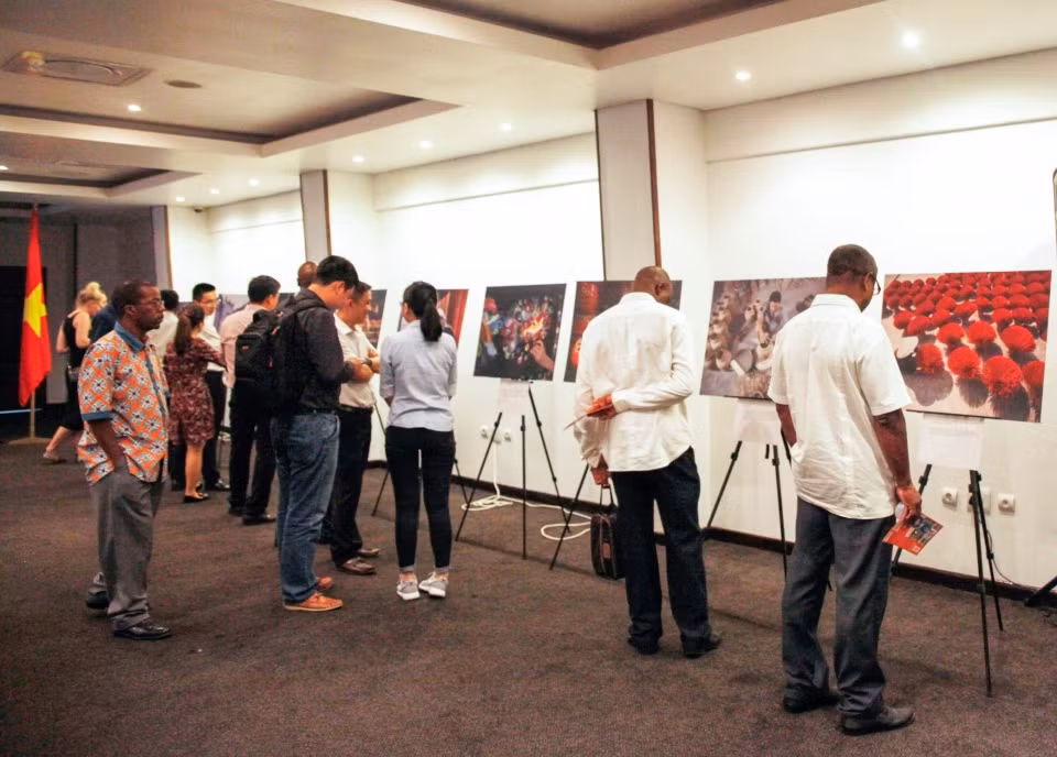 Des villages de métiers traditionnels du Vietnam s'exposent au Mozambique ảnh 1 Des villages de métiers traditionnels du Vietnam s'exposent au Mozambique ảnh 1