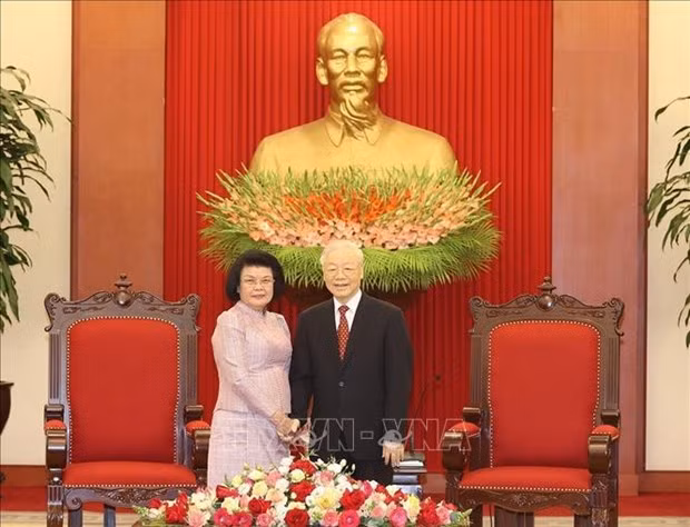 Le leader du PCV reçoit la présidente de l’AN du Cambodge ảnh 1