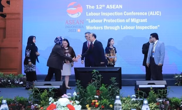 Volonté de l'ASEAN de protéger les droits des travailleurs migrants ảnh 1