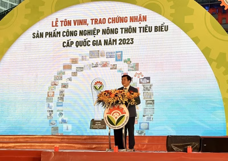 Plus de 170 produits industriels ruraux nationaux typiques honorés ảnh 1