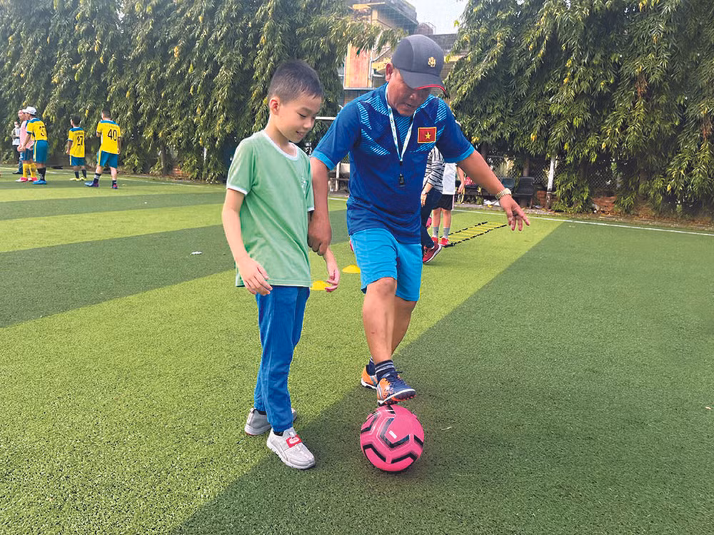 Chauffeur de moto-taxi, coach pour enfants handicapés ảnh 1