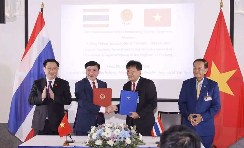 Coopération renforcée entre le bureau de l’AN du Vietnam et le secrétariat de la Chambre des représentants de la Thaïlande ảnh 1