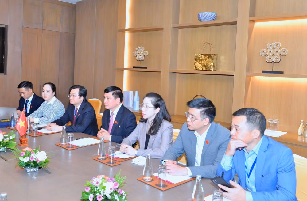Promotion de la coopération entre les Secrétariats des AN du Vietnam et du Laos ảnh 1