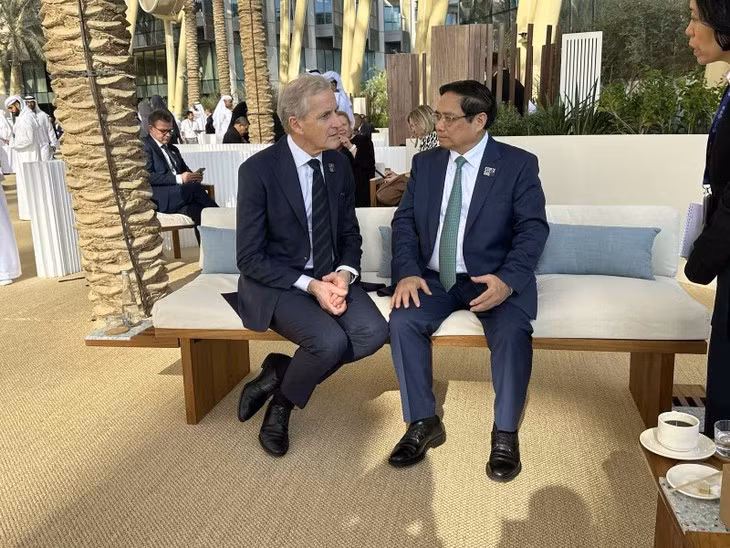 Le PM rencontre des dirigeants des pays et des organisations internationales en marge de la COP28 ảnh 3