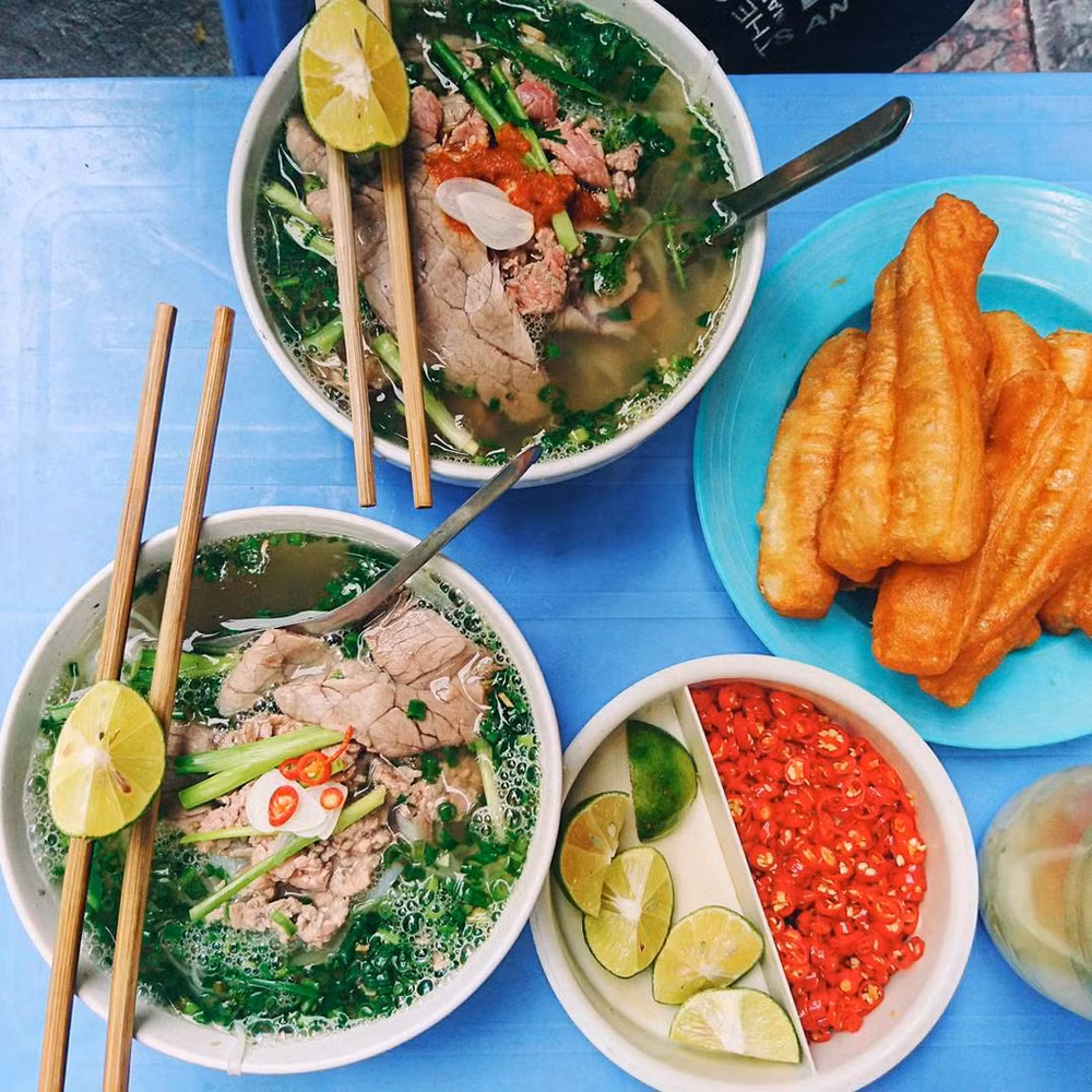 Le Pho parmi les plats les plus délicieux et sains du monde ảnh 1