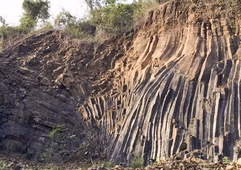 Une mystérieuse formation rocheuse découverte à Phú Yên ảnh 1