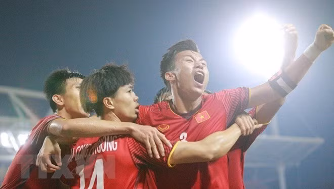 AFF Suzuki Cup : Le PM encourage le Onze national avant la finale ảnh 1 AFF Suzuki Cup : Le PM encourage le Onze national avant la finale ảnh 1