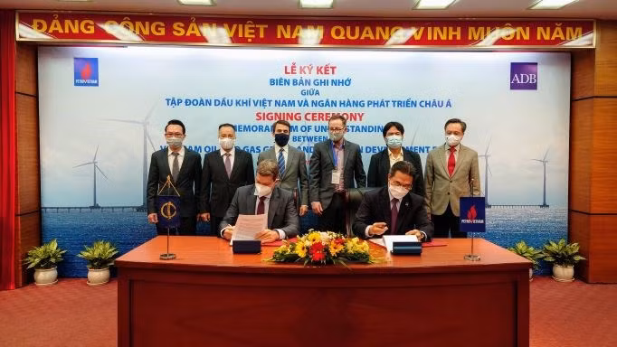 La BAD et PVN s'associent pour promouvoir le développement des énergies vertes au Vietnam ảnh 2