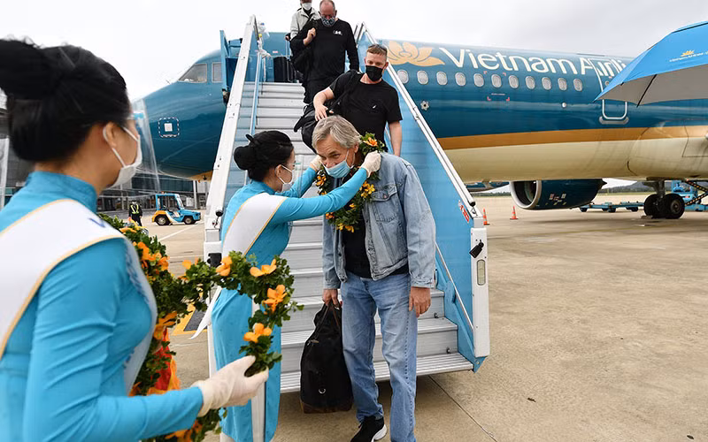 Cinq groupes de solutions de relance économique associées à la prévention du COVID-19 ảnh 1