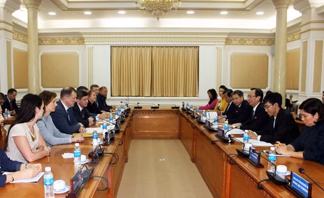 Hô Chi Minh-Ville renforce sa coopération avec Saint-Pétersbourg ảnh 1