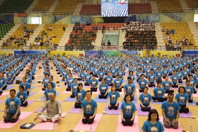 La quatrième journée internationale du yoga célébrée à Gia Lai ảnh 1