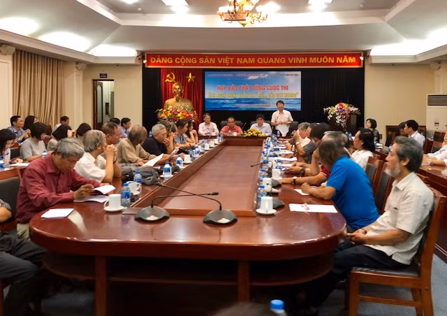 Lancement d’un concours photo sur les eaux et les îles du Vietnam ảnh 1