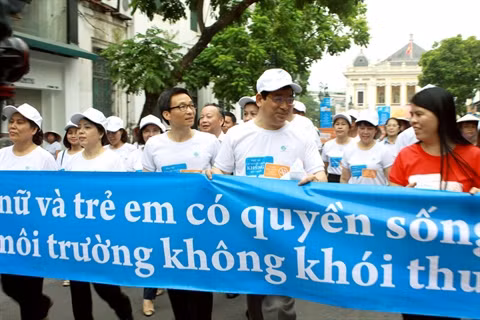 Le Vietnam ancré dans le top des pays où l’on fume le plus ảnh 1