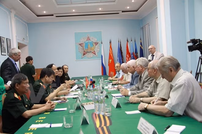 Les associations des anciens combattants vietnamiens et russes cultivent leurs liens ảnh 1