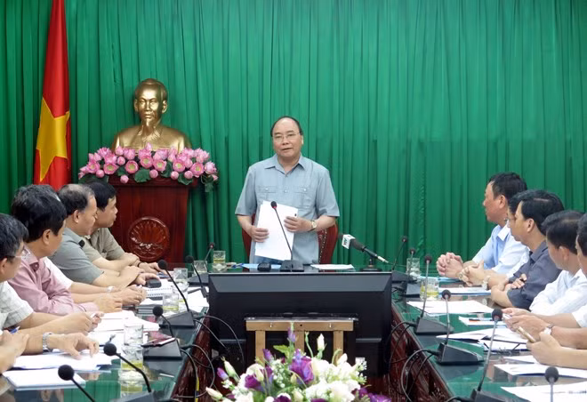 Nam Dinh doit se concentrer sur le rétablissement de la production après le typhon Mirinae ảnh 1