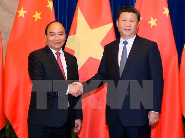 La visite du PM Nguyên Xuân Phuc donne un nouvel élan aux liens Vietnam-Chine ảnh 1