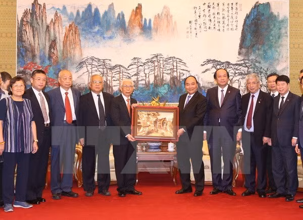 Le PM rencontre des amis chinois ayant soutenu le Vietnam pendant la guerre ảnh 1